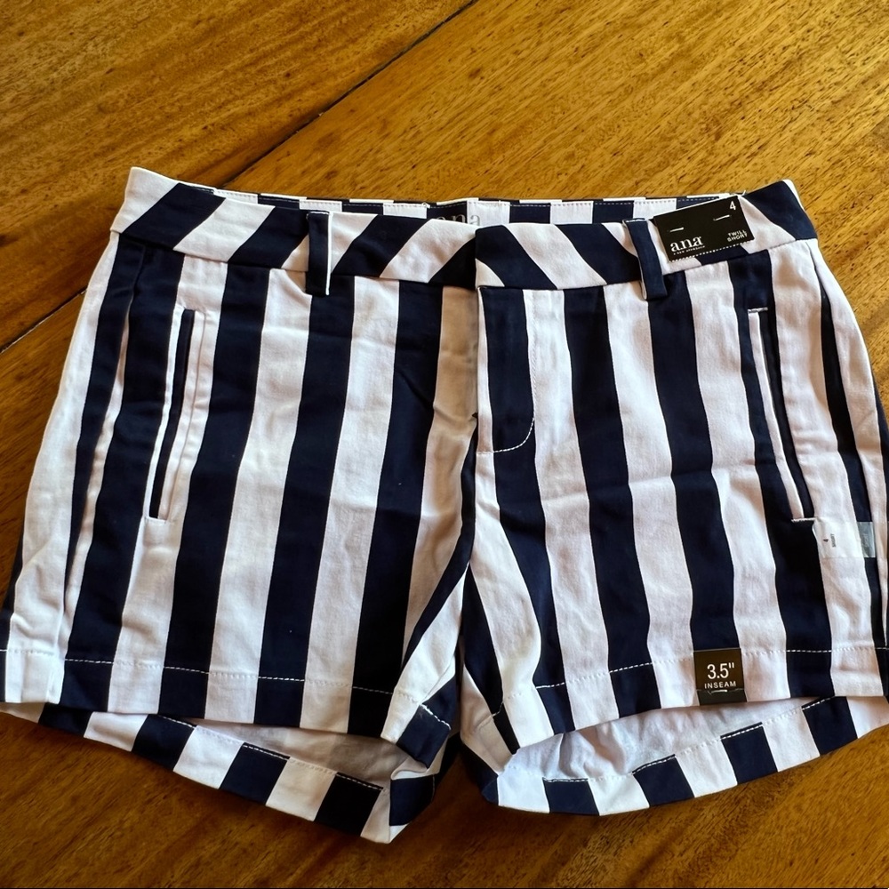 NWT Ana twill short in Navy Rafi Stripe